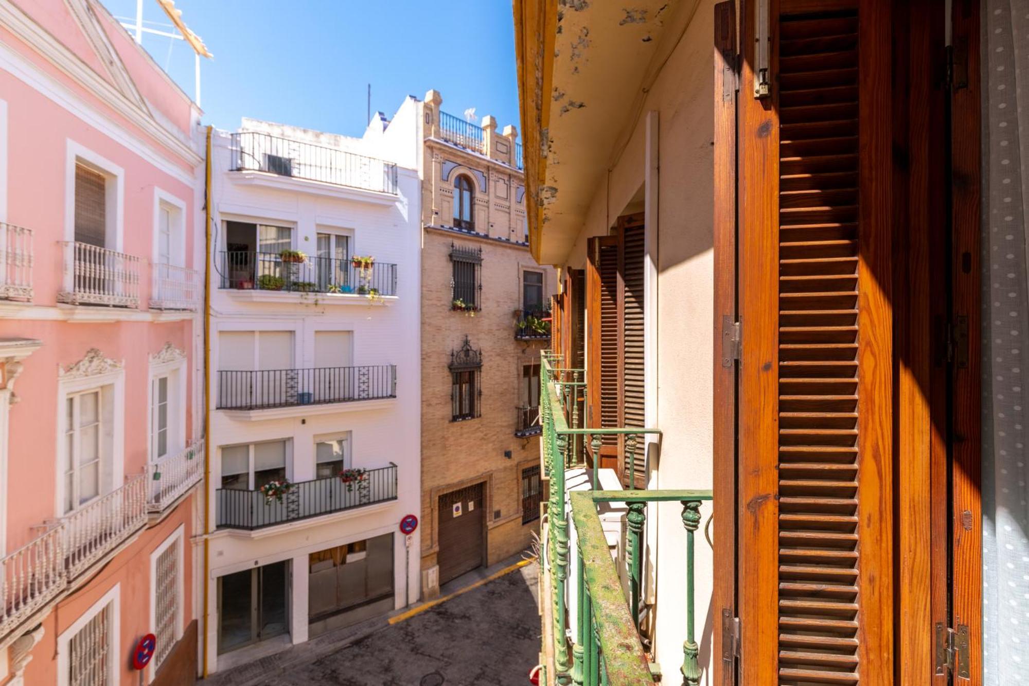 Holi-rent Pajaritos Apartment Seville